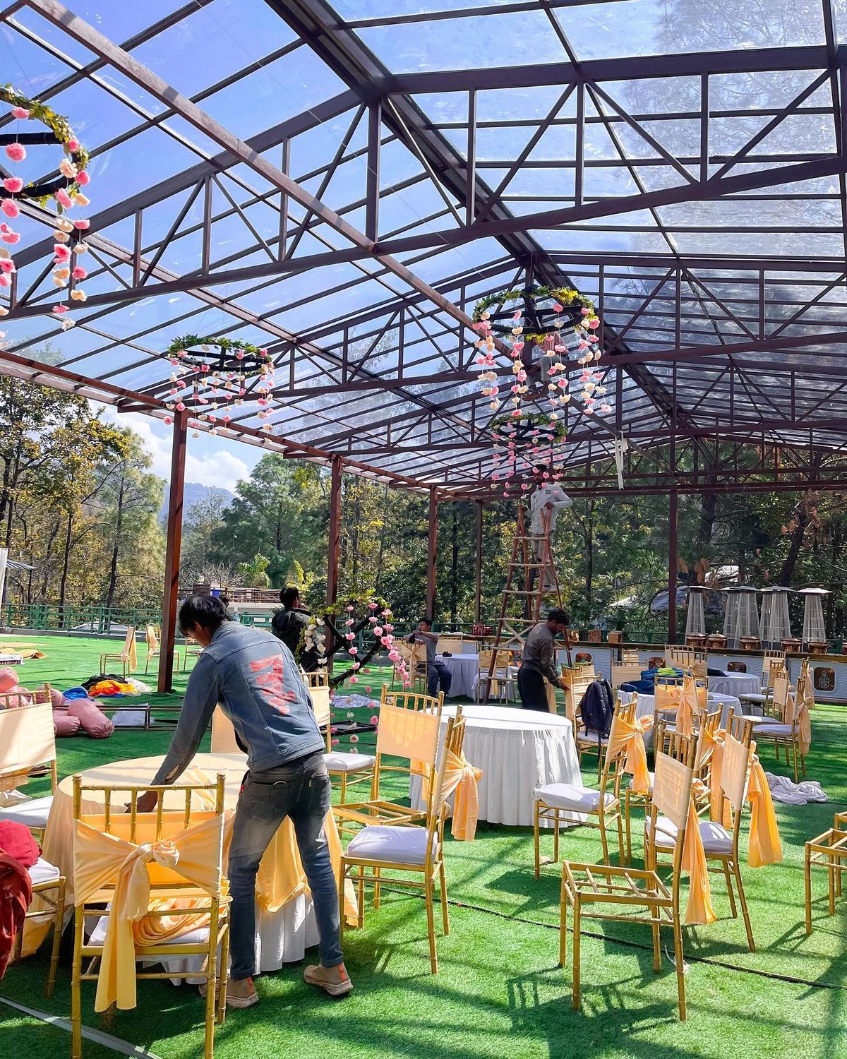 Persiapan venue outdoor sebelum peserta masuk